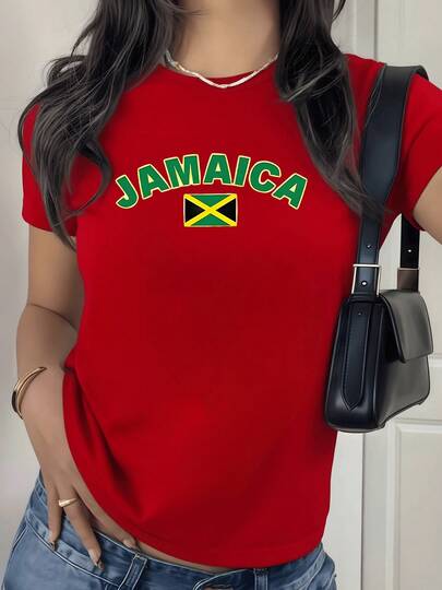 Bandera y nombre de Jamaica en colores verde amarillo y negro que evocan orgullo cultural y conexión caribe?a camiseta de mujer 100% algodón 220g