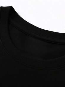 Camiseta gráfica de Yungblud para el álbum de 2025 y la gira IDOLS - Estampado "Yungblud The World Tour", negra con diseño en blanco y rojo, manga corta, cuello redondo, corte regular, estilo casual, cómoda para todas las estaciones | Camiseta con estampado llamativo - Negro - Ver 3