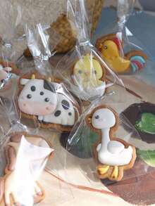 A Cute Farm Series Cookie Cutter, A Family Kitchen Parent-Child Baking Tool, Cake Decorations With Cartoon Animal Patterns (Cows, Geese, Horses, Chicks, Piglets), Cookie Stamps, Frosting Cookie Shaper - White - View 10