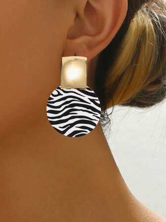 1pair New Stylish Zebra Pattern Metal Contrast Earrings