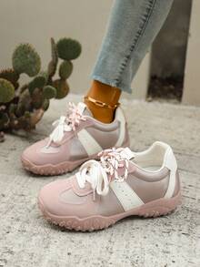 女士休闲运动鞋，防滑鞋底，时尚百搭，轻便透气；舒适简约的运动鞋，适合徒步旅行等户外活动。