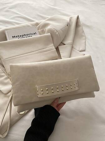 1 st. moderiktig nitdekorerad kuvertväska för kvinnor, lämplig för shopping, pendling, dagligt bruk