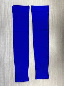 这款篮球护臂两件装采用压缩面料（支撑肌肉，减轻疲劳）和透气吸湿设计（在激烈运动中保持手臂凉爽）。它们可以防止擦伤和日晒，有多种鲜艳的颜色可供选择，并且适合各种臂围。