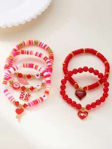 5件套时尚可爱粉色和红色爱心吊坠聚合物粘土串珠手链套装，适合女性日常和派对佩戴，是理想的情人节礼物和配饰