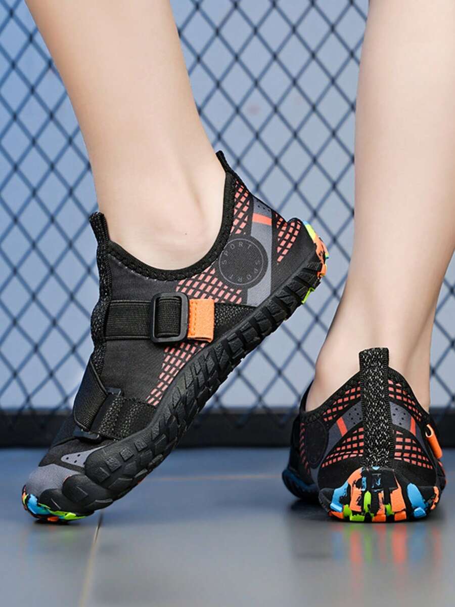 1 Pair Kids' Beach Swimming Comfortable Breathable Shoes With Asymmetrical Color Blocks, Slip-On With Adjustable Strap, Lightweight Water Shoes - Black - View 1