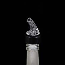 35ml Practical Plastic Liquor Spirit Pourer Flow Wine Bottle Pour Spout Stopper Transparent - Blanco y Negro - Ver 4