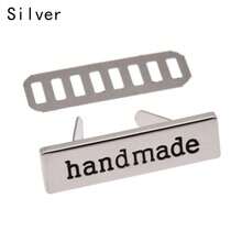 10 Stück handgefertigte Metall-Buchstaben-Anhänger, handgefertigte Kleidungsetiketten, geeignet für DIY-Dekoration auf Kleidung, Schuhen, Gepäck und anderen Accessoires - Verschiedenfarbig - Übersicht 16
