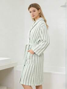 Striped Super Soft Coral Fleece Bathrobe - Quick-Drying, Lint-Free, And Breathable; Pockets And Elastic Waistband Make It Perfect For A Comfortable, Relaxed Fit In Autumn And Winter. - màu xanh lá - Xem 2