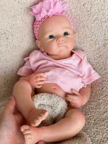 Bettie Doll head 1-4 1个18英寸涂漆硅胶贝蒂女孩娃娃,手工制作柔软硅胶公主重生娃娃 - 全身硅胶材质,逼真肤色,可张嘴,解剖结构精准,是女孩的完美伴侣或收藏礼物,也是圣诞礼物的理想之选。 - 彩色 - 查看 9