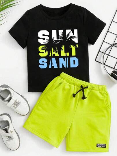 Bộ áo thun ngắn tay và quần short in hình hoạt hình dành cho bé trai tuổi teen.