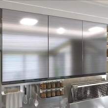 家电翻新最佳选择——银色不锈钢自粘贴纸，适用于厨房台面及其他纹理匹配的表面，金属质感，自带背胶。 - 銀色 - 查看 3