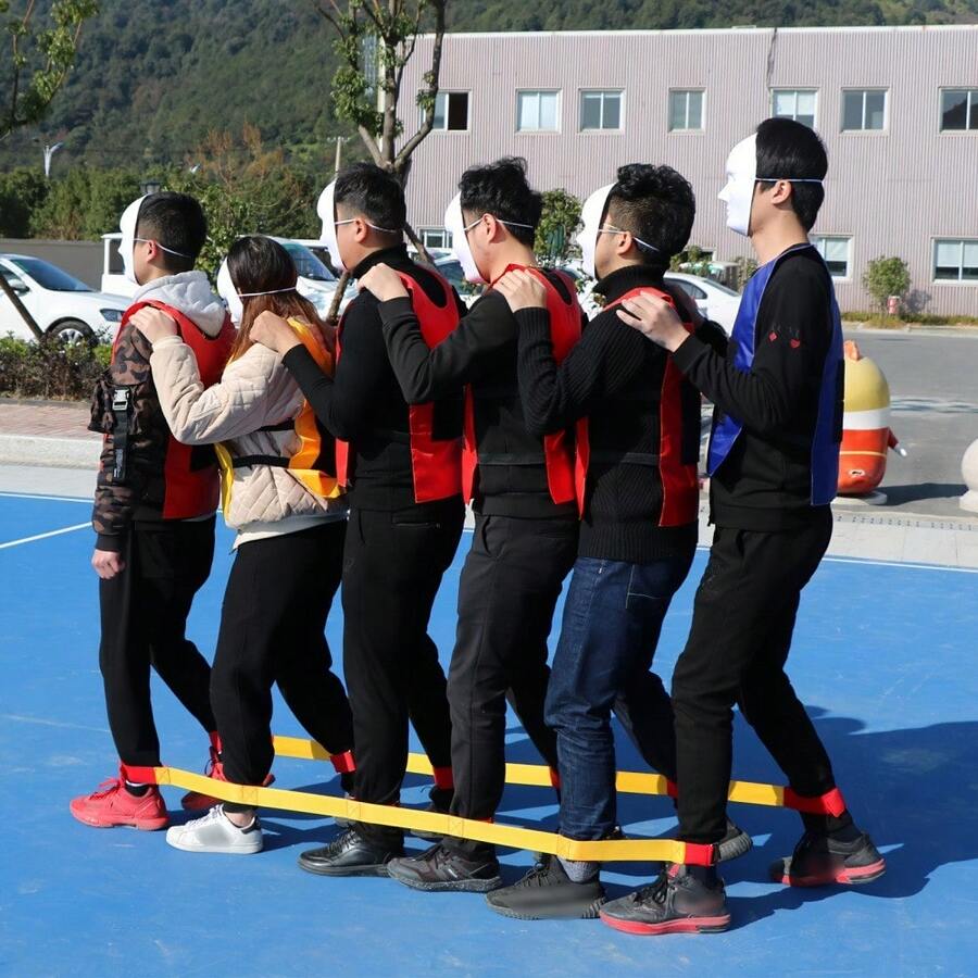 Conjunto de faixas para corrida cooperativa de 3/5/6 pernas para treinamento de trabalho em equipe, atividades de integração, jogos em grupo ao ar livre para adolescentes e adultos, corridas cooperativas em equipe para festas de aniversário, corridas de revezamento, gincanas, jogos para atividades no quintal. Inclui bolsa portátil. - Multicolorido - Ver 1