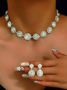 مجموعة قلادة أنيقة من 3 قطع مرصعة بالكريستال للعرائس والسيدات، مجموعة مجوهرات فاخرة مناسبة للأعراس وهدايا أعياد الميلاد والحفلات - فضي ZT4067 - مشاهدة 10