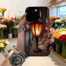 Cubierta de telefono con diseño de lámpara antigua en tono marrón dorado con detalles brillantes y texto CASETTO para uso diario y ocasiones especiales,Aplicable a los teléfonos de la serie Apple y Galaxy - Blanco - Ver 1