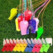 【带绳足球哨】嘉年华假日派对用品 12个装带绳足球哨 - 足球场设计派对礼品，裁判信号哨，颜色随机 - 适用于体育运动、课堂奖励、生日派对、教练使用 - 趣味设计