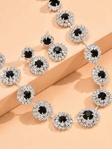 مجموعة قلادة أنيقة من 3 قطع مرصعة بالكريستال للعرائس والسيدات، مجموعة مجوهرات فاخرة مناسبة للأعراس وهدايا أعياد الميلاد والحفلات - فضي ZT4067 - مشاهدة 8