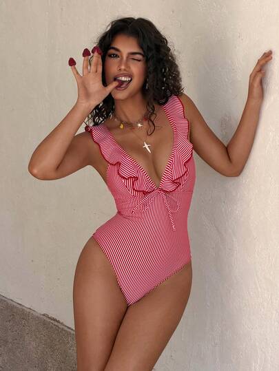 2026春夏畅销红色连体泳衣，浪漫性感设计，宽肩带尽显女性魅力，海滩、泳池派对度假必备显瘦泳装