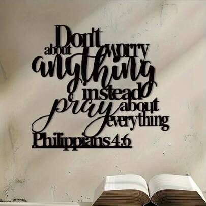 1件金属铁艺挂墙装饰牌“不要担心任何事，但无论在任何情况下都要祈祷”牌匾墙面艺术装饰，适用于家居、卧室、客厅、书房、办公室、咖啡厅、房间、桌面装饰、户外花园、节日、派对等场合。