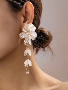 1 Pair White Acrylic Flower Tassel Earrings, Exaggerated 3D Petal Design, Fashionable & Elegant, Suitable For Party, Banquet And Daily Wear - White - View 7