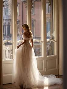 Elegant Off-The-Shoulder Sweetheart A-Line Wedding Gown In Timeless White Featuring A Chic High-Leg Slit – Sophisticated Floor-Length Bridal Dress With Flowing Silhouette, Perfect For Weddings, Christmas Galas, Halloween Balls, Prom Nights, Birthday Celebrations, And Special Occasions. Suitable As A Bridal Dress, Evening Gown, Formal Party Attire, Vacation Outfit, Cocktail Party Dress, Bridesmaid Gown, Wedding Guest Dress, Anniversary Gown, And New Year's Eve Gala Dress. Designed With A Flattering Sweetheart Neckline And Fashionable Slit For A Feminine, Celebration-Ready Look. - 白色 - 查看 3