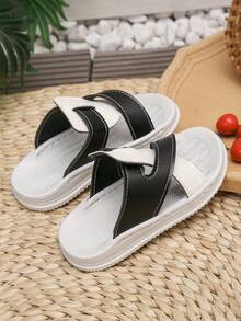 This Season's New Fashion Items | Essential Slippers For Boys And Girls | One Foot Design, Easy To Put On And Take Off, Children Will Put Their Feet Like Clouds In The Coat With Ease | It Is Your Best Companion On Campus/Beach/Red Carpet/Daily Travel And Other Occasions! - Black and White - View 4