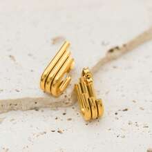 一对18K镀金不锈钢J形粗圈耳环，时尚奢华风格，适合派对、约会、办公场合佩戴。 - 彩色 - 查看 7