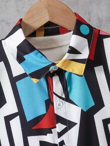Conjunto infantil masculino casual com camisa de manga curta com estampa de letras e grafite, gola polo e shorts lisos, ideal para primavera/verão. - Vermelho - Ver 3