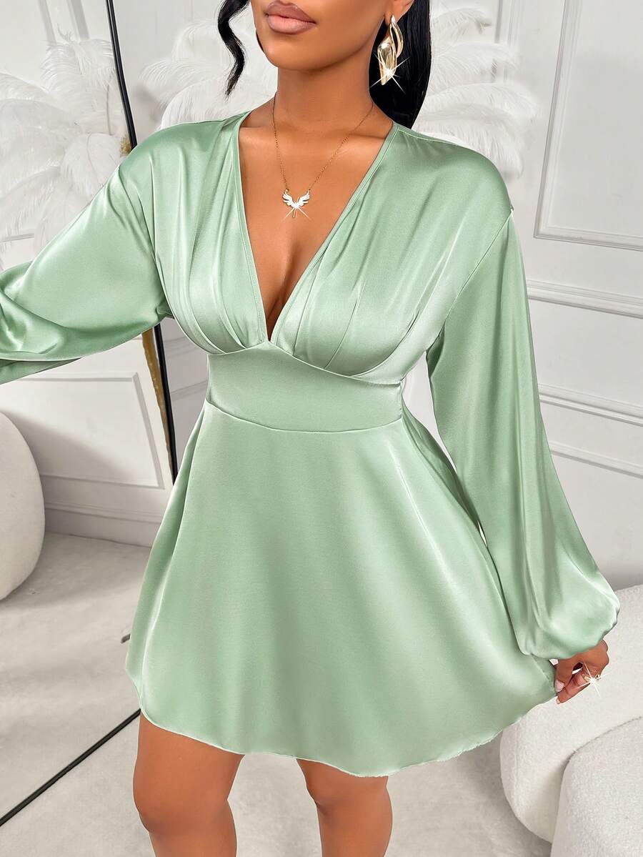 AIJ Amarilo 女士绿色缎面深V领灯笼袖褶皱喇叭迷你连衣裙 – 优雅的婚礼宾客礼服，完美适用于情人节约会、早午餐、春季鸡尾酒会和嘉年华装扮 - 薄荷綠 - 查看 1