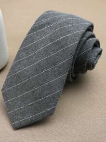 休闲条纹领带，复古日式风格——酒红色底色，饰以蓝黄条纹图案，斜纹设计，搭配黑色领结，亮黄色领带，手工制作，学院风领带，适合JK时尚风格。复古设计男女皆宜，可用于情人节等场合或各种日常场合。