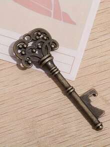 This Vintage Bottle Opener Is Shaped Like A Crown Key, Making It A Unique And Charming Addition To Your Bar Or Kitchen. Ideal As A Small Wedding Party Gift Or A Fun Kitchen Gadget., Halloween And Christmas Party Supplies - 銅 - 查看 4