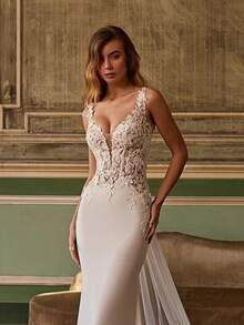 Alluringly Delicate Spaghetti Strap Deep V Lace Satin Mermaid Wedding Dress With Lace Train, Wedding Dresses For Bride, Elegant And Comfortable, Includes Plus Sizes, Bridal Gown, Formal Dresses For Women, Suitable For Wedding, Party, Vacation, Bride, Formal Occasions, Dinner Dress, Prom Dress, After-Party Dress, Homecoming Dress, Cocktail Party, Birthday Party, Celebration, Gala, Festival, Ceremony - trắng - Xem 4