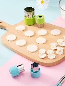 12pcs Stainless Steel Mini DIY Fruit Cookie Cutter Set, Vegetable Shaped Biscuit Mold, Cake Food Cutting Mold, Kitchen Tool, Mini Cookie Stamp, Suitable For Cookies, Mini Pies, Fondant, Vegetables, Fruits - Multicolor - View 6