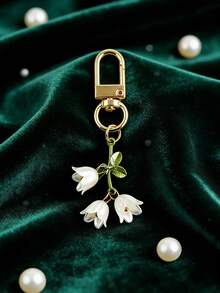 This Elegant Ladies Keychain Is Designed With Lily-Of-The-Valley Inspiration, Featuring A Lily-Of-The-Valley Bead Pendant. Compact And Delicate, It Can Be Hung On Handbags, Backpacks, House Keys, And Car Keys, And Also Serves As A Bag Charm. It Is Highly Suitable As A Wedding Season, Bridesmaid, Bridal, Couple, Valentine's Day Gift, And Party Favor, Making It An Ideal Valentine's Day Gift Choice.