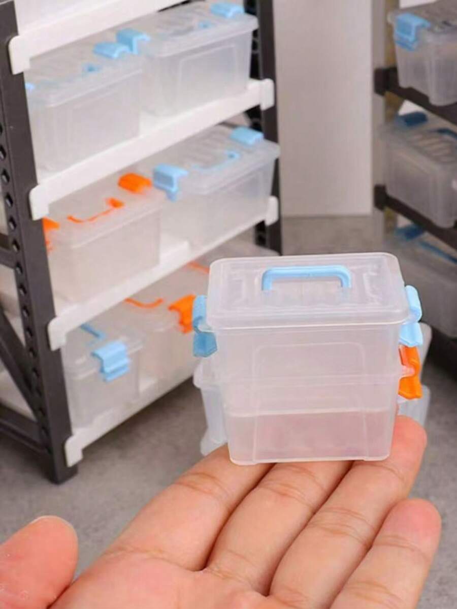 5 Stück 1:12 Maßstab Mini Aufbewahrungsboxen mit Griffen - aus strapazierfähigem Kunststoffmaterial, geeignet für Puppenhaus Zubehör, Fotografie Requisiten und Sammlerstücke - weißer Boxkörper mit blauen und orangefarbenen Deckeln, Sammlerstück Aufbewahrung | Interessantes Design | Strapazierfähige Kunststoffboxen, Mini Aufbewahrungsboxen, Heim, Wohnzimmer, Büro Dekoration.