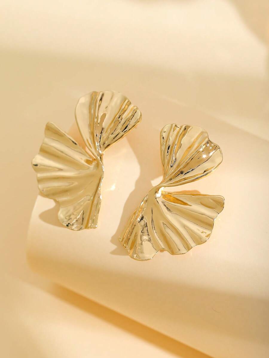 1 Pair Gold Ginkgo Leaf Earrings, Metallic Texture Design, Luxury Niche High-End Retro Elegant Earrings, 3D Leaf Shape Versatile Commuting Fashion Accessory - Multicolor - View 1