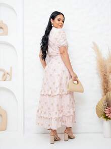 Vestido Feminino Maxi Bordado Aplicado Mangas Bufantes e Saia em Camadas Decote V Botões Falsos no  Busto Social Elegante Romântico e Perfeito - Rosa Bebê - Visão 6