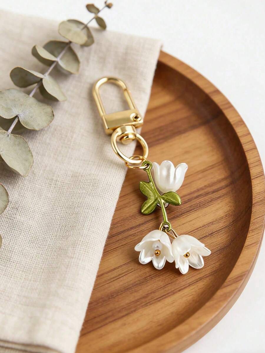 This Elegant Ladies Keychain Is Designed With Lily-Of-The-Valley Inspiration, Featuring A Lily-Of-The-Valley Bead Pendant. Compact And Delicate, It Can Be Hung On Handbags, Backpacks, House Keys, And Car Keys, And Also Serves As A Bag Charm. It Is Highly Suitable As A Wedding Season, Bridesmaid, Bridal, Couple, Valentine's Day Gift, And Party Favor, Making It An Ideal Valentine's Day Gift Choice.