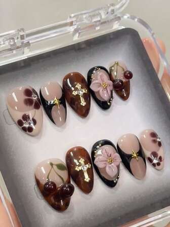 10 piezas de decoraciones de arte de uñas retro Y2K elegantes con flores pintadas a mano, caparazón de tortuga 3D burdeos, pétalos de cerezo dorados y forma de almendra corta