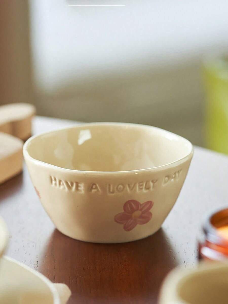 Cabin Kangaroo Bộ đồ ăn bằng gốm thô kiểu Nhật màu be, gồm đĩa, bát và tách in chữ cái hoa dễ thương, thích hợp sử dụng trong gia đình làm đĩa ăn sáng, bát salad, bát tráng miệng, với màu men dưới men, theo phong cách retro Nhật Bản.