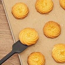 50张高品质烘焙纸 | 适用于烘焙、烤制火鸡、蒸面包杯、蛋糕、饼干等 | 耐热温度高达425°F（约220°C），尺寸小巧，是家庭厨房和餐厅的理想之选。不粘预切烘焙纸