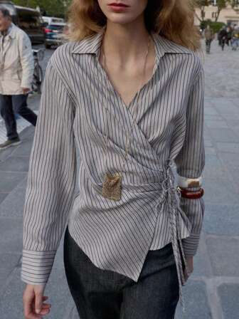 Dammode Casual Elegant Pendling Kontorsrandig Blus med kors och knutkrage Asymmetrisk Blus med dragsko i fållen, Vår/Sommar Nyhet