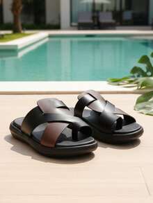 1双黑色和棕色加大码儿童交叉绑带坡跟凉鞋，PU材质，柔软防滑，圆头设计，轻便舒适，休闲百搭，适合5-15岁男孩女孩，居家、海滩、户外、夏季皆宜。 - 黑色 - 查看 2