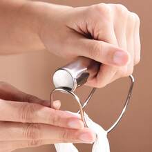 符合人体工程学的塑料袋提手，握感舒适，多功能购物篮支架，适用于杂货袋、水桶等。