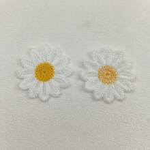 10 Stücke wasserlösliche bestickte zarte Gänseblümchen, gestrickte einzigartige kleine Blumen Deko, geeignet für Kleidung/Haarclips/Stirnbänder/Hüte/Schuhe/Taschenzubehör - Gelb - Übersicht 10