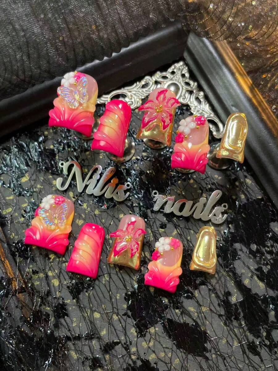 10件套短款鸭子美甲亚克力套装，包含玫瑰红、金色、粉色美甲贴片，玫瑰红金法式美甲，黄色扎染，3D立体花朵，蝴蝶，珠子美甲装饰，手绘几何图案粉末，Y2K风格美甲套装，适合女性和女孩，节日、日常、派对等场合，包含1个迷你指甲锉和1卷双面胶带。