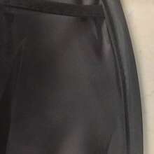 成人大号剪发沙龙披肩，3D 透气发型师美发师礼服，适合家庭、沙龙剪发和胡须修剪 - 黑色和白色