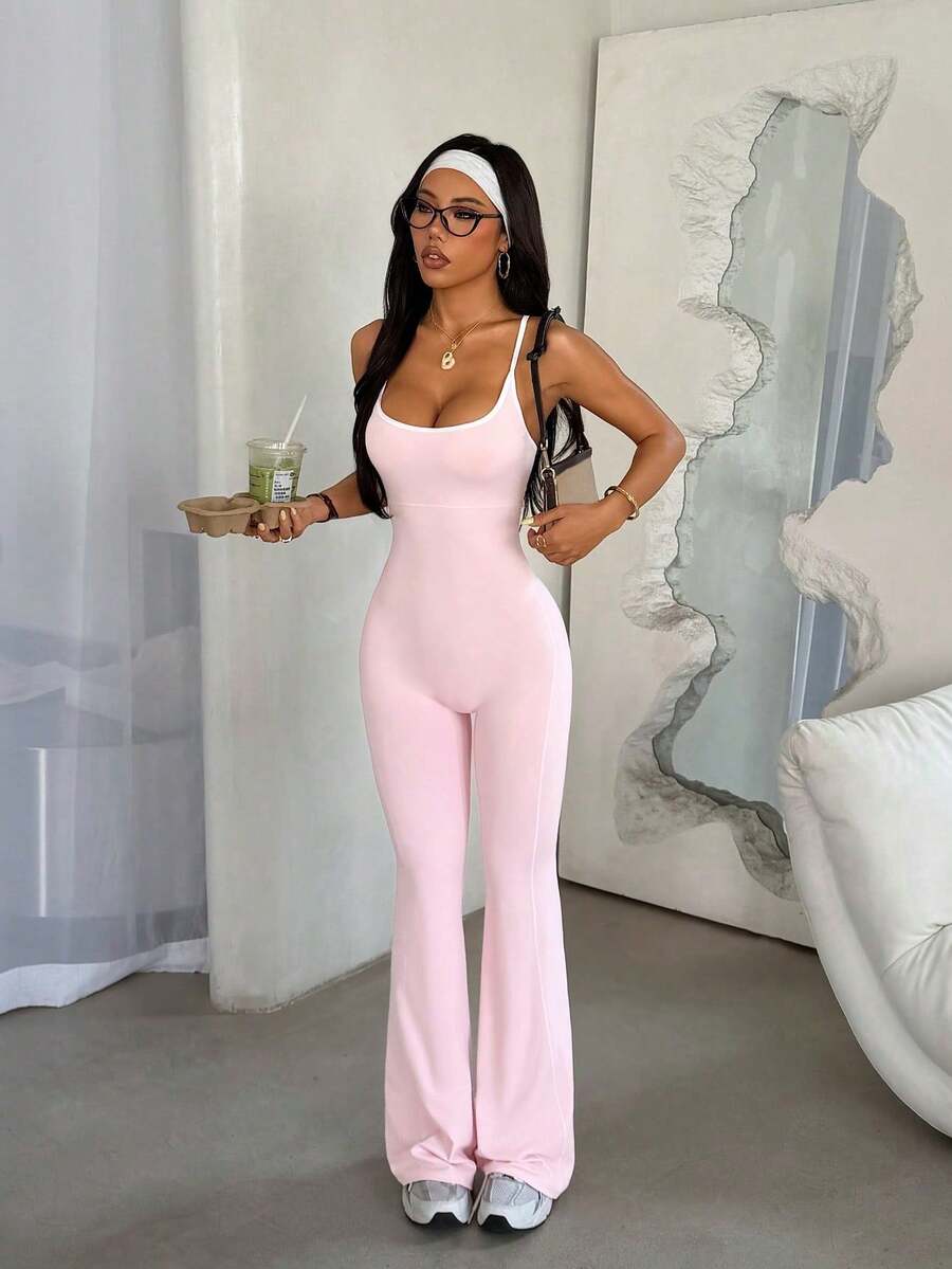 FWH 交叉露背设计，兼具收腰、提臀和丰胸功能 | 喇叭裤腿设计，拉长腿部线条，适合通勤和普拉提运动。这款女士运动连体裤采用修身交叉露背设计，内置腰部塑形功能，喇叭裤腿廓形拉长腿部线条，让您从办公室到健身房都能自信展现迷人身姿。夏季必备。 - 粉色 - 查看 1