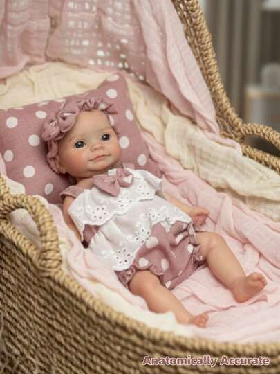 1个25厘米张嘴可爱重生娃娃，硅胶材质，可水洗身体，3D彩绘肌肤，触感柔软，符合人体解剖结构，是理想的礼物和收藏品。