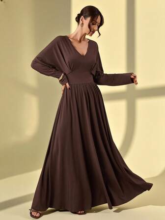 Elegant enfärgad A-linjeformad maxiklänning för kvinnor: Minimalistisk design, bekväm och smickrande - För pendling, dejter, bröllop