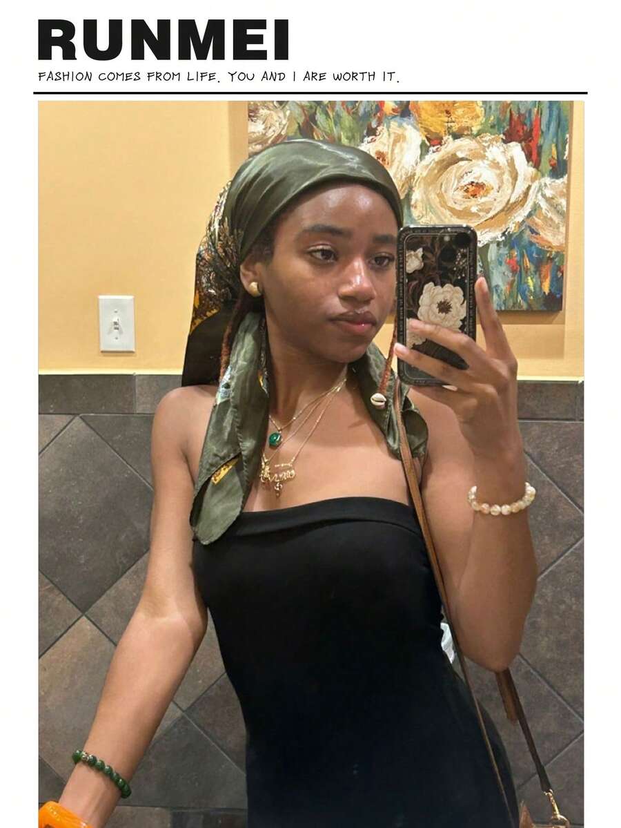 1条粉色极简印花缎面围巾，春季新款时尚配饰围巾，可用作腰带、包包装饰、丝带、头带或围巾，是提升整体造型的理想选择。